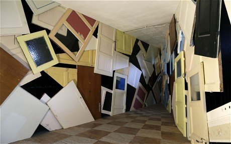 Το κτίριο που προσπαθούν να σώσουν οι καλλιτέχνες του Παρισιού – Το μεταμόρφωσαν λίγο πριν από την κατεδάφιση [εικόνες]  | iefimerida.gr 1