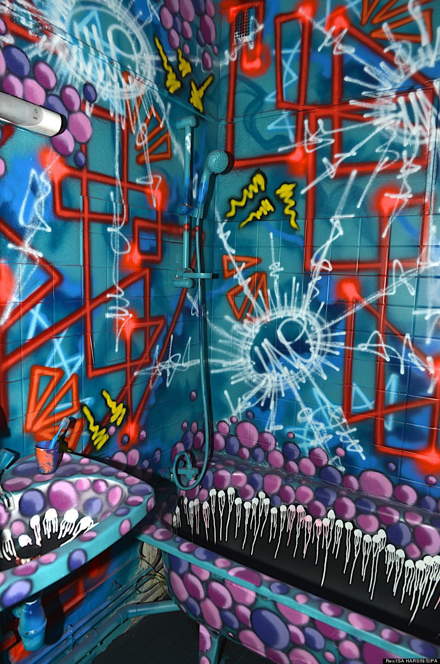 Το κτίριο που προσπαθούν να σώσουν οι καλλιτέχνες του Παρισιού – Το μεταμόρφωσαν λίγο πριν από την κατεδάφιση [εικόνες]  | iefimerida.gr 6