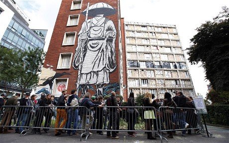 Το κτίριο που προσπαθούν να σώσουν οι καλλιτέχνες του Παρισιού – Το μεταμόρφωσαν λίγο πριν από την κατεδάφιση [εικόνες]  | iefimerida.gr 0