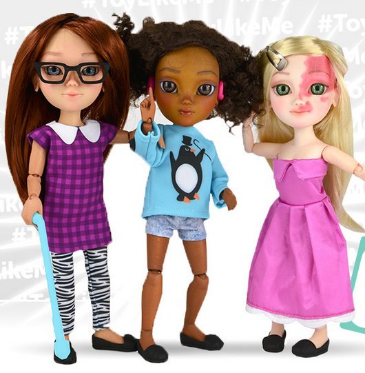 Οι διαφορετικές κούκλες: Φορούν ακουστικά, έχουν σημάδια, στηρίζονται σε μπαστούνι [εικόνες]  | iefimerida.gr 0