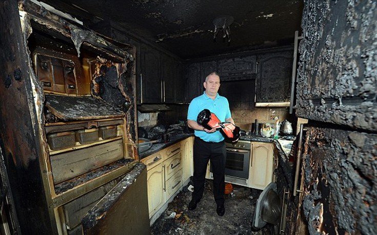 Παιχνίδι–εφιάλτης: Χριστουγεννιάτικο δώρο του παππού έσκασε σαν βόμβα και έκαψε την κουζίνα [εικόνες]   | iefimerida.gr 0