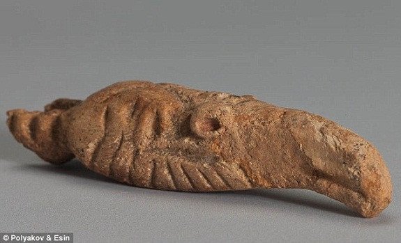 Κουδουνίστρα 4.500 ετών βρέθηκε σε παιδικό τάφο -Εικάζεται ότι το προστάτευε από το κακό [εικόνες]  | iefimerida.gr 1