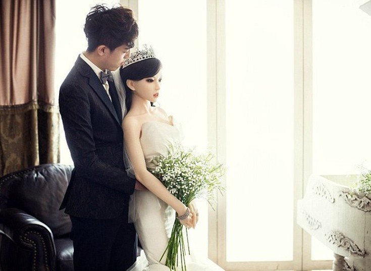 Ενας 28χρονος ετοιμοθάνατος παντρεύτηκε μια κούκλα του σεξ- Το παρασκήνιο [εικόνες] | iefimerida.gr 4