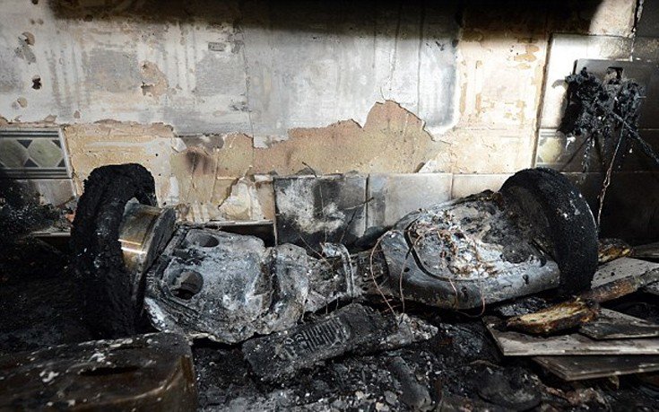 Παιχνίδι–εφιάλτης: Χριστουγεννιάτικο δώρο του παππού έσκασε σαν βόμβα και έκαψε την κουζίνα [εικόνες]   | iefimerida.gr 3