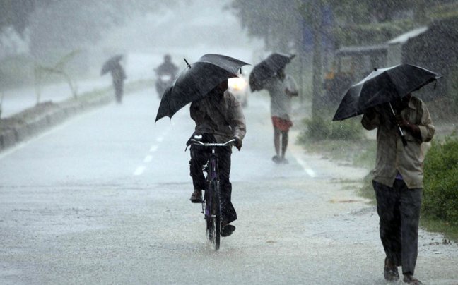Ισχυρός κυκλώνας σάρωσε την Ινδία αφήνοντας 17 νεκρούς και εκατομμύρια άστεγους [εικόνες] | iefimerida.gr 0