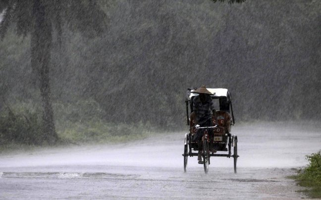 Ισχυρός κυκλώνας σάρωσε την Ινδία αφήνοντας 17 νεκρούς και εκατομμύρια άστεγους [εικόνες] | iefimerida.gr 5