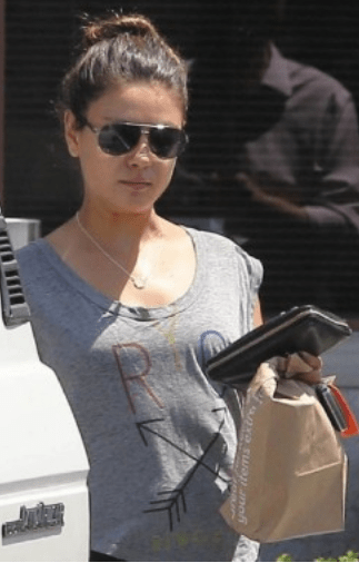 Τι συμβαίνει στη Μίλα Κούνις; Κυκλοφορεί με παραπανίσια κιλά και σπυράκια [εικόνες] | iefimerida.gr 1