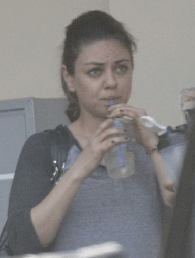 Τι συμβαίνει στη Μίλα Κούνις; Κυκλοφορεί με παραπανίσια κιλά και σπυράκια [εικόνες] | iefimerida.gr 0