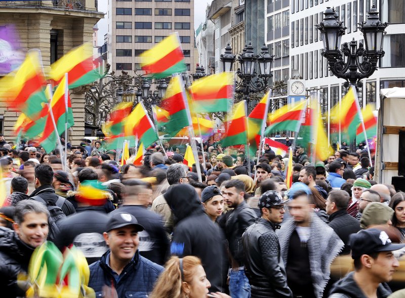 Γερμανία: Δεκάδες χιλιάδες Κούρδοι διαδήλωσαν κατά του Ερντογάν [εικόνες & βίντεο]   | iefimerida.gr 2