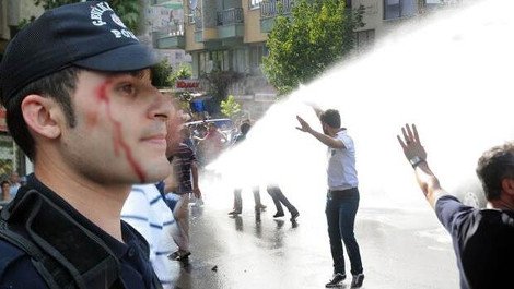 Βίαια επεισόδια στην Κωνσταντινούπολη -Κάτοικοι επιτέθηκαν σε πρόσφυγες από τη Συρία [εικόνες] | iefimerida.gr 0