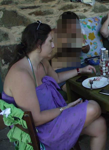 H Ζωή Κωνσταντοπούλου με μαγιό και μοβ παρεό απολαμβάνει τις διακοπές της [εικόνες] | iefimerida.gr 1