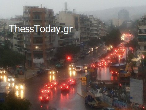 Κυκλοφοριακό χάος στη Θεσσαλονίκη -«Ξύπνησε» με βροχή και τροχαία ατυχήματα στον Περιφερειακό [εικόνες] | iefimerida.gr 0