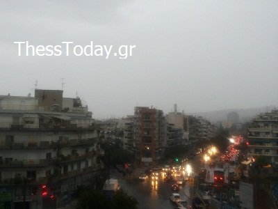 Κυκλοφοριακό χάος στη Θεσσαλονίκη -«Ξύπνησε» με βροχή και τροχαία ατυχήματα στον Περιφερειακό [εικόνες] | iefimerida.gr 2
