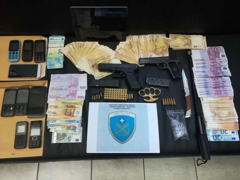 Οι διάλογοι της μαφίας των δουλεμπόρων και ο ένστολος της ΕΛΑΣ που τους βοηθούσε | iefimerida.gr 1