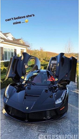 Το δώρο των 1,4 εκατ. δολ. που έλαβε η Κάιλι Τζένερ για τη γέννηση της κόρης της [εικόνες] | iefimerida.gr 0