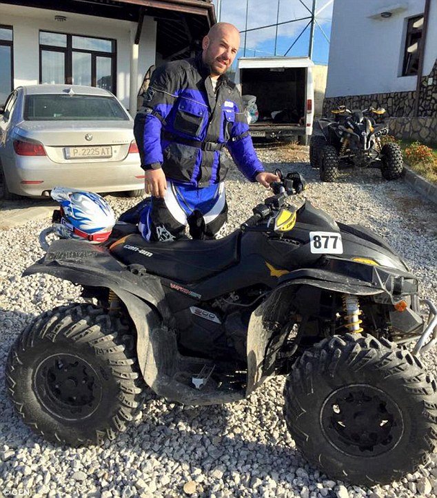 Ντίνκο, ο «κυνηγός μεταναστών» που προκαλεί τρόμο -Περιπολεί με τεθωρακισμένα [εικόνες & βίντεο] | iefimerida.gr 4