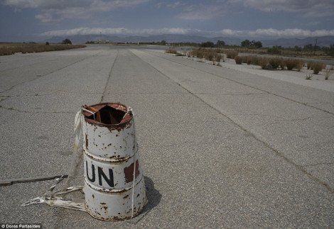 Συγκλονιστικό φωτορεπορτάζ για τα 40 χρόνια από την εισβολή στην Κύπρο: Εκεί όπου σταμάτησε ο χρόνος [εικόνες] | iefimerida.gr 2