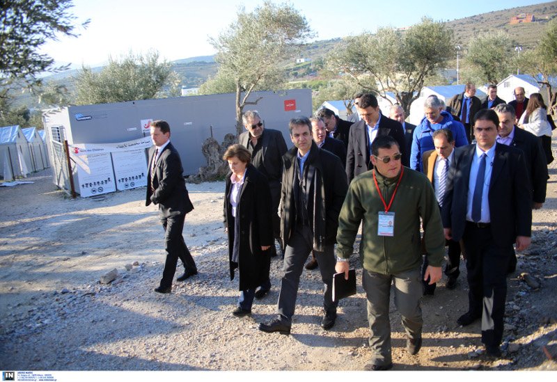 Αυτοψία Μητσοτάκη στη Λέσβο -«Οι κακοί χειρισμοί της κυβέρνησης επιδείνωσαν την κατάσταση» [εικόνες] | iefimerida.gr 4