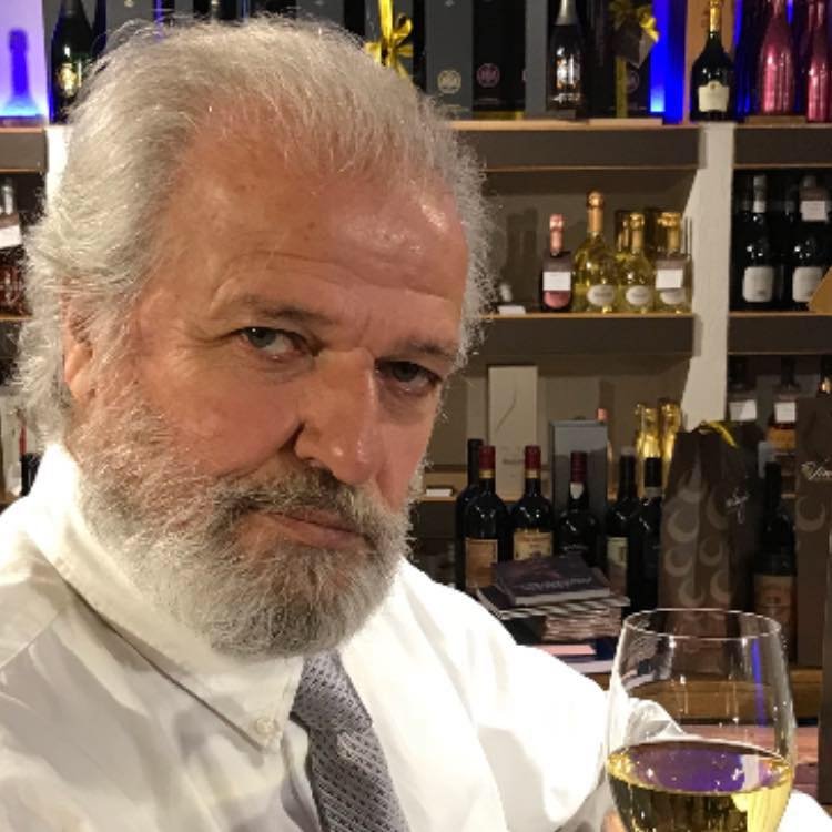 Το μεγάλο βραβείο Θεατρικού Οργανισμού Κύπρου για το 2017 απονεμήθηκε στον ηθοποιό και σκηνοθέτη, Βαρνάβα Κυριαζή