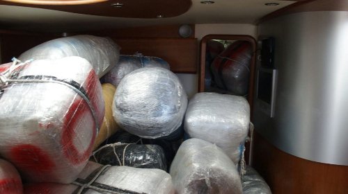 Αυτό είναι το σκάφος αναψυχής που μετέφερε σχεδόν 2 τόνους κάνναβης [εικόνες] | iefimerida.gr 2