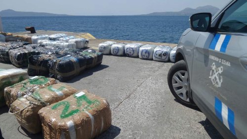 Αυτό είναι το σκάφος αναψυχής που μετέφερε σχεδόν 2 τόνους κάνναβης [εικόνες] | iefimerida.gr 4