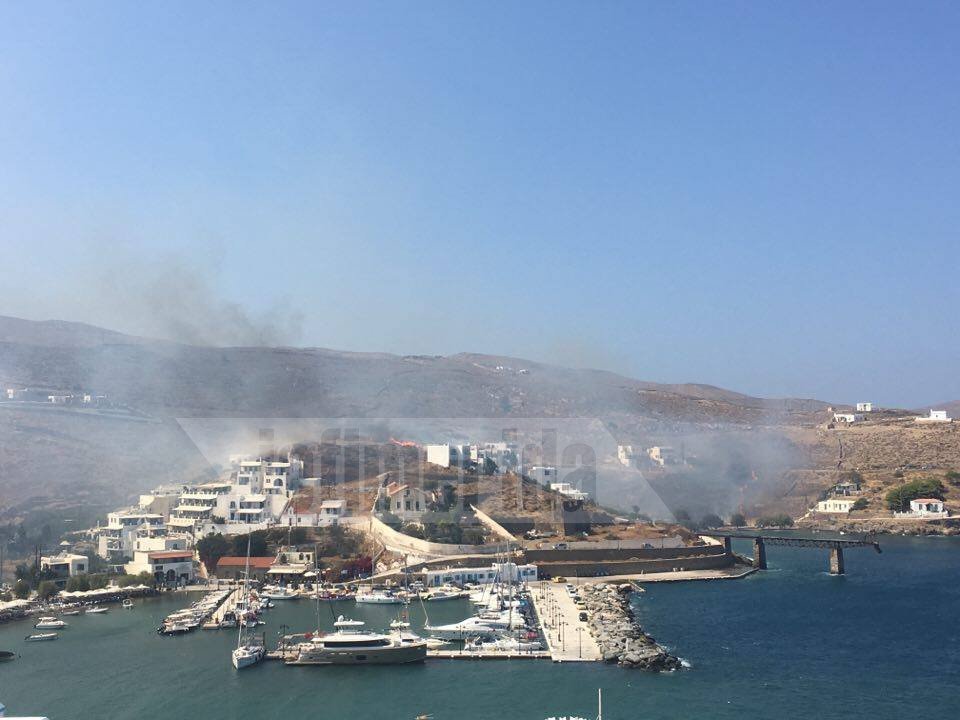 Φωτιά στο Σχοινάρι στην Κύθνο -Οι φλόγες έφτασαν μία ανάσα από τα σπίτια [εικόνες] | iefimerida.gr 0