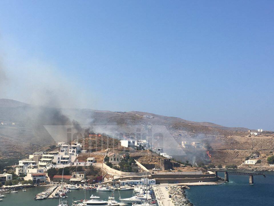 Φωτιά στο Σχοινάρι στην Κύθνο -Οι φλόγες έφτασαν μία ανάσα από τα σπίτια [εικόνες] | iefimerida.gr 1