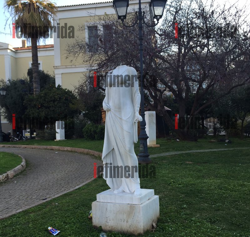 Οχι μόνο διέλυσαν τη Νομική, έκαναν και πλιάτσικο οι καταληψίες -Πήραν όλο τον τεχνικό εξοπλισμό [εικόνες] | iefimerida.gr 1