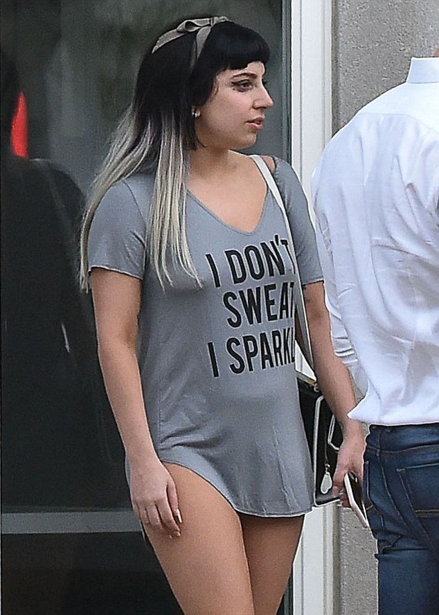 H Lady Gaga με νέα κιτς εμφάνιση που τρομάζει στους δρόμους της Νέας Ορλεάνης [εικόνες]  | iefimerida.gr 0