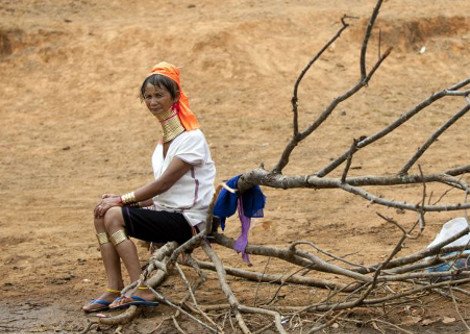 Γυναίκα «καμηλοπάρδαλη»-Η 29χρονη που φορά δαχτυλίδια στο λαιμό της για να τον μακρύνει κατά 20 εκ. [εικόνες] | iefimerida.gr 11