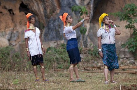 Γυναίκα «καμηλοπάρδαλη»-Η 29χρονη που φορά δαχτυλίδια στο λαιμό της για να τον μακρύνει κατά 20 εκ. [εικόνες] | iefimerida.gr 10