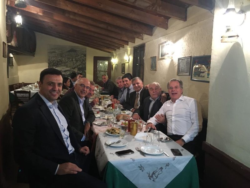  Το δείπνο που παρέθεσε ο Λ. Αυγενάκης και οι βουλευτές Αττικής της ΝΔ στον Γιώργο Πατούλη [εικόνες]  | iefimerida.gr 1