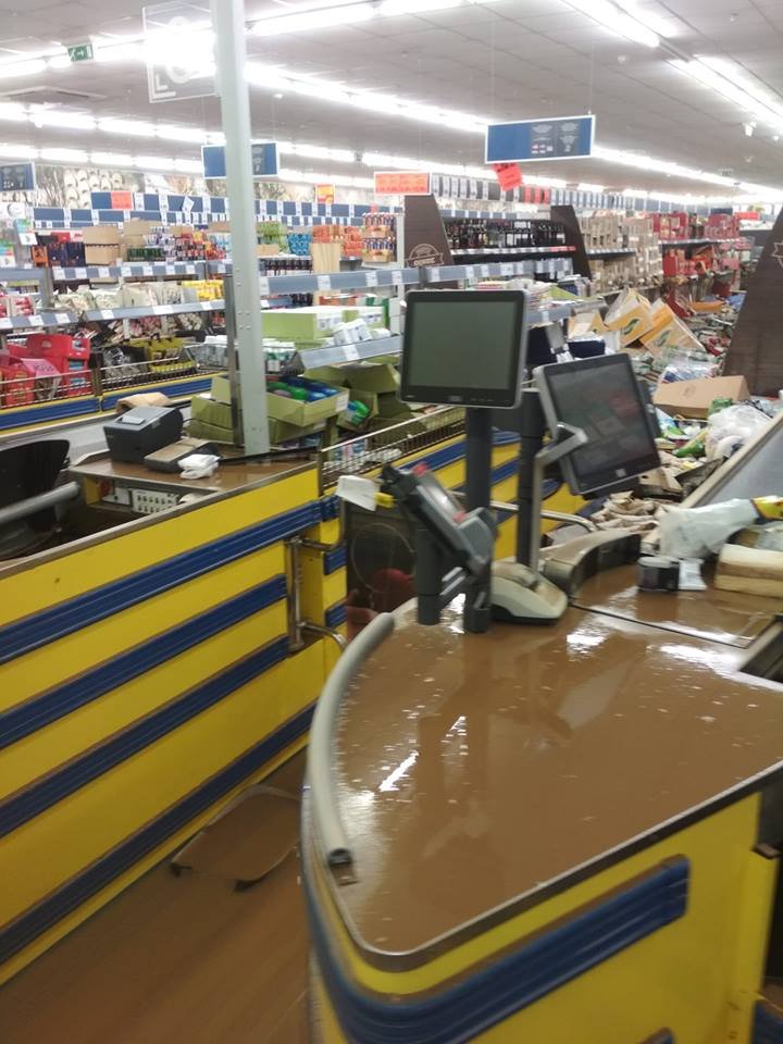 Κακοκαιρία «Χιόνη»: Σε λίμνη μετατράπηκε σούπερ μάρκετ στα Χανιά [εικόνες] | iefimerida.gr 1