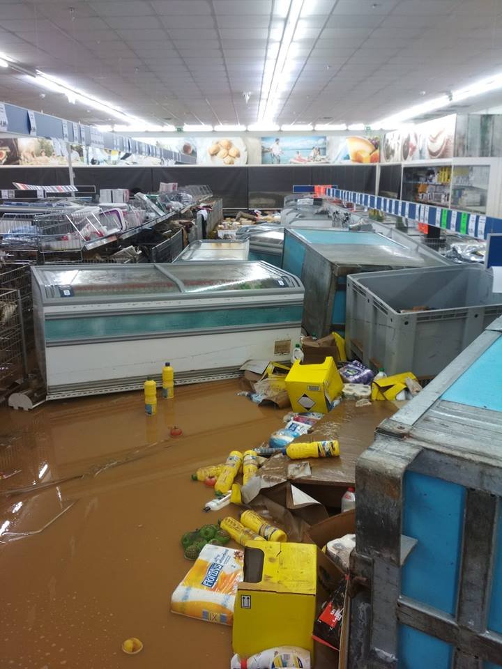 Κακοκαιρία «Χιόνη»: Σε λίμνη μετατράπηκε σούπερ μάρκετ στα Χανιά [εικόνες] | iefimerida.gr 5