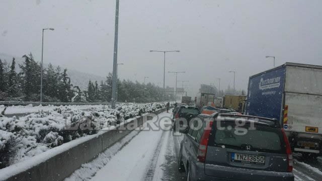 Αποκαθίστανται τα προβλήματα από τα χιόνια στην Αθηνών-Θεσσαλονίκης: Απεγκλωβίστηκαν εκατοντάδες οδηγοί [εικόνες] | iefimerida.gr 1