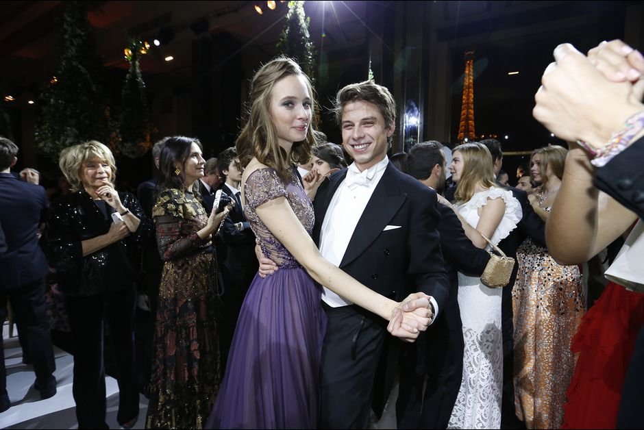 Υπάρχουν και σήμερα δούκισσες και κόμητες -Η αφρόκρεμα της Ευρώπης χόρεψε στο Παρίσι [εικόνες] | iefimerida.gr 6