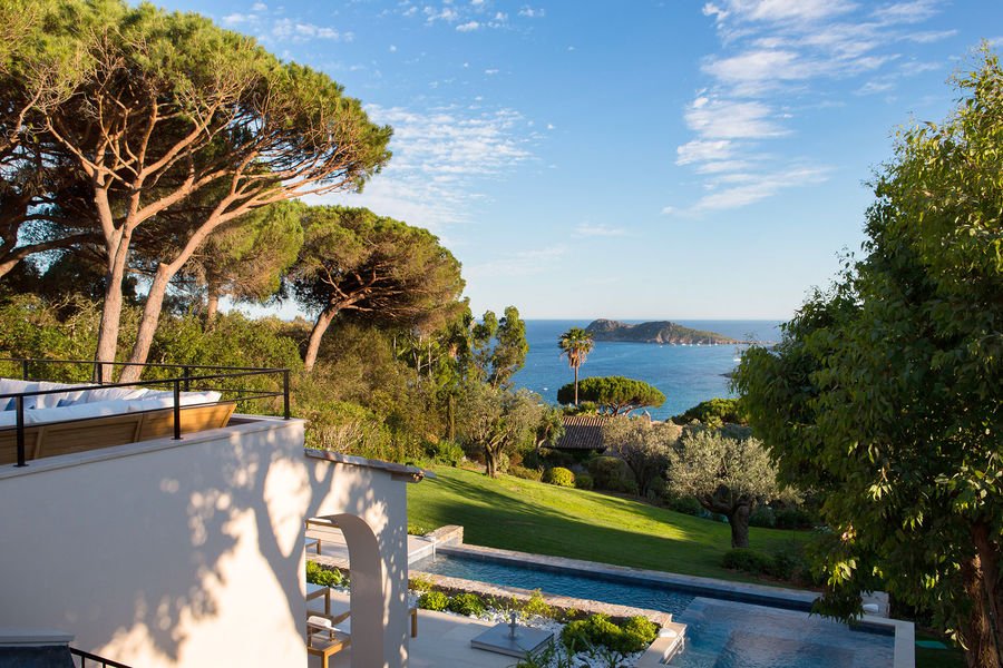 O Karl Lagerfeld δεν έχει εξοχικό -Νοικιάζει αυτή τη βίλα [εικόνες] | iefimerida.gr 3