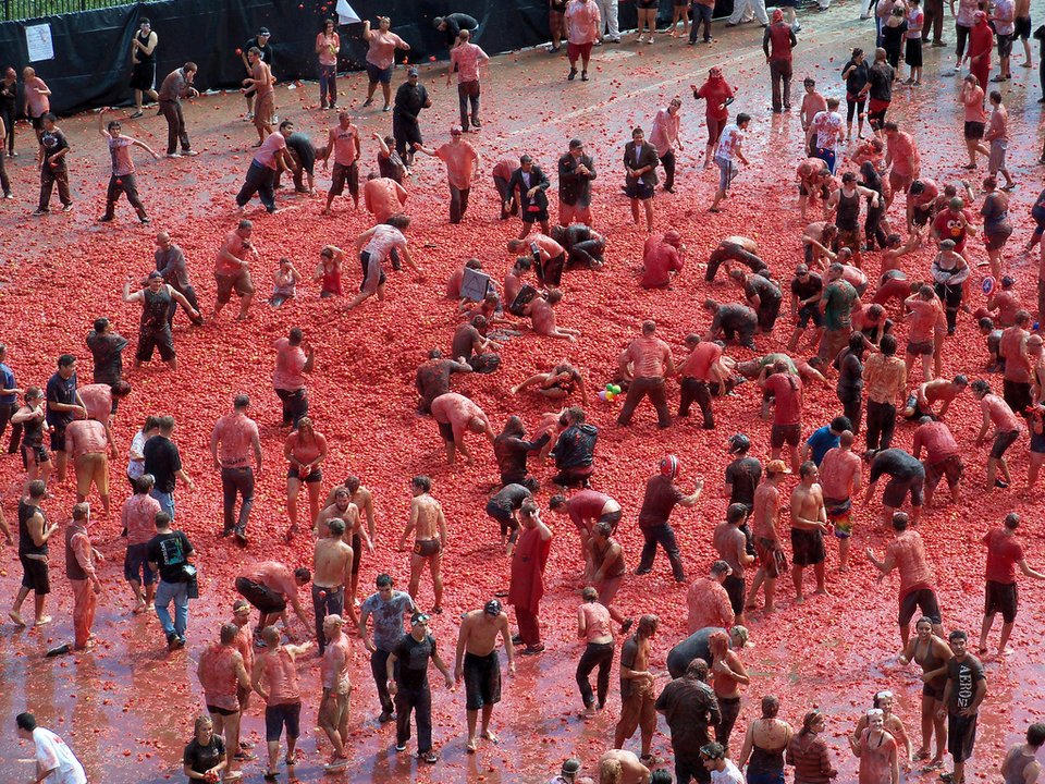La Tomatina: Ο μεγαλύτερος ντοματοπόλεμος στον κόσμο ξεπέρασε φέτος κάθε προηγούμενο [εικόνες]   | iefimerida.gr 1