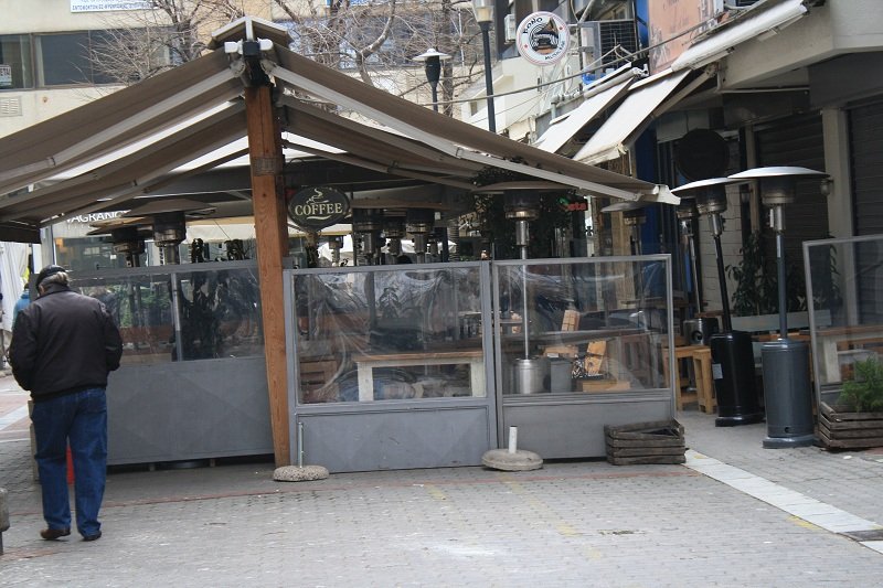 Πρωτοφανής εικόνα για Λάρισα -Κατέβασαν ρολά οι καφετέριες λόγω ασφαλιστικού [εικόνες] | iefimerida.gr 1