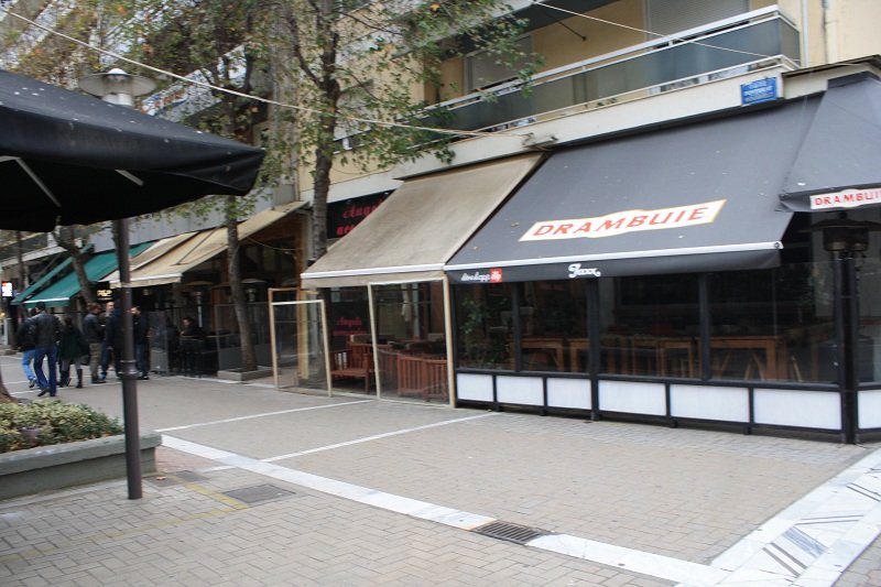 Πρωτοφανής εικόνα για Λάρισα -Κατέβασαν ρολά οι καφετέριες λόγω ασφαλιστικού [εικόνες] | iefimerida.gr 2