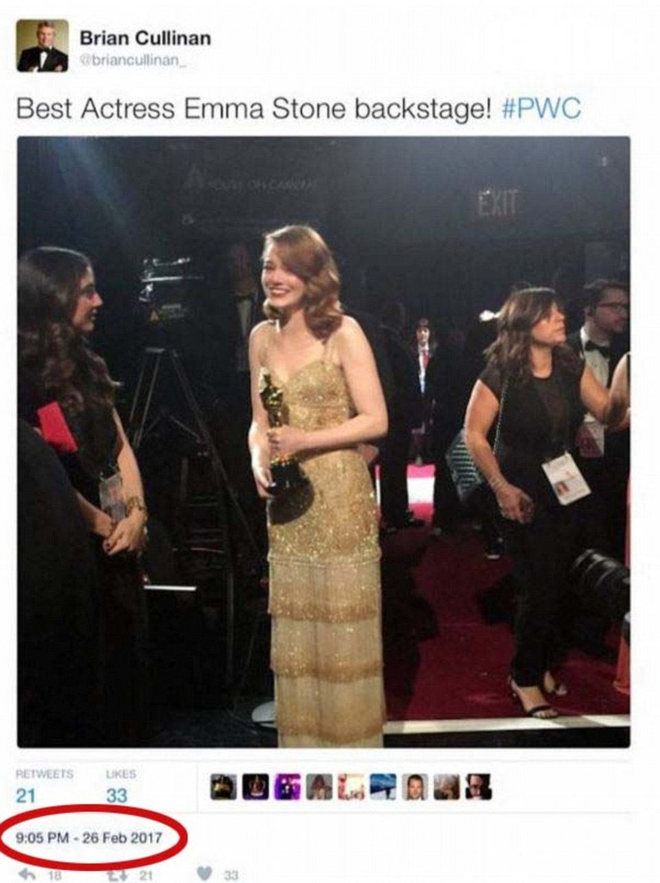 Καρέ-καρέ η ιστορική γκάφα στα Οσκαρ -Ο γκαφατζής είχε δύο φακέλους και ήταν συνέχεια στο... Τwitter [εικόνες] | iefimerida.gr 4