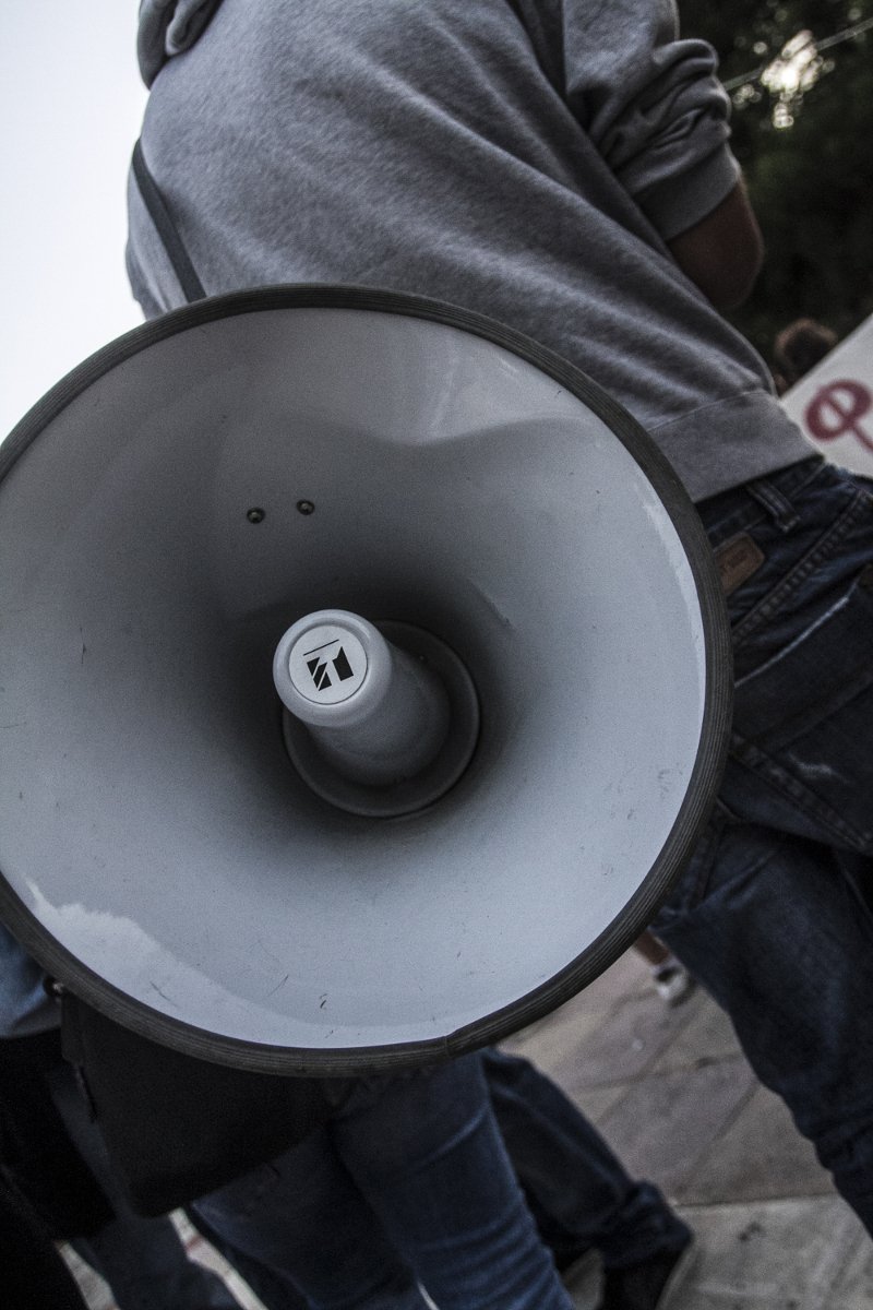 Οι Λαρισαίοι υποδέχτηκαν τον  Τσίπρα με πανό και συνθήματα -Πορεία διαμαρτυρίας [εικόνες]  | iefimerida.gr 4