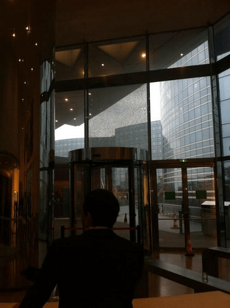 Ανθρωποκυνηγητό για τον εντοπισμό του ενόπλου που έσπειρε τον τρόμο στο Παρίσι [εικόνες] | iefimerida.gr 0