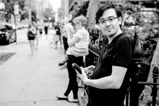 Ποιοι είναι οι άνθρωποι που το Twitter πέταξε έξω με κλωτσιές [εικόνες] | iefimerida.gr 0