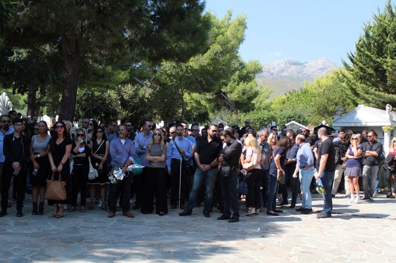 Το τελευταίο αντίο συγγενών, φίλων, συναδέλφων στον Λάμπρο Χαβέλα [εικόνες] | iefimerida.gr 5