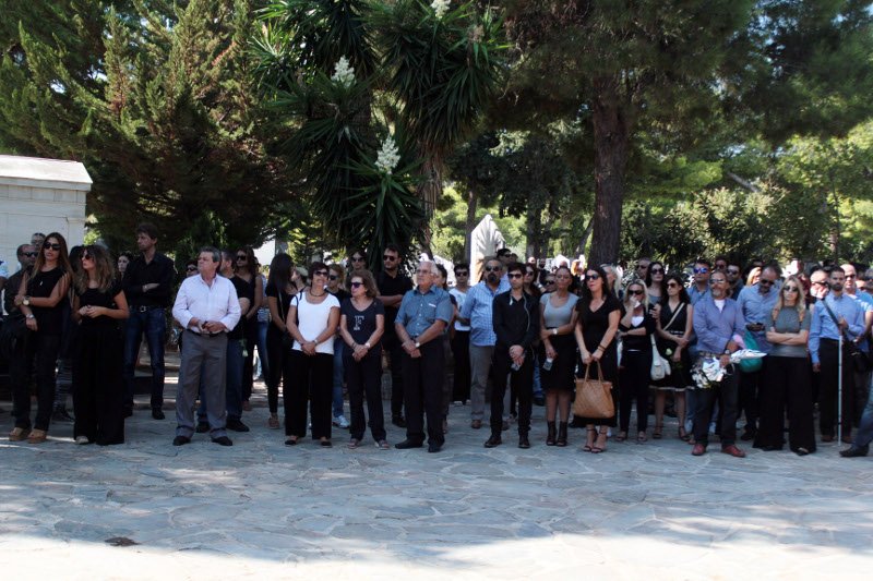 Το τελευταίο αντίο συγγενών, φίλων, συναδέλφων στον Λάμπρο Χαβέλα [εικόνες] | iefimerida.gr 6