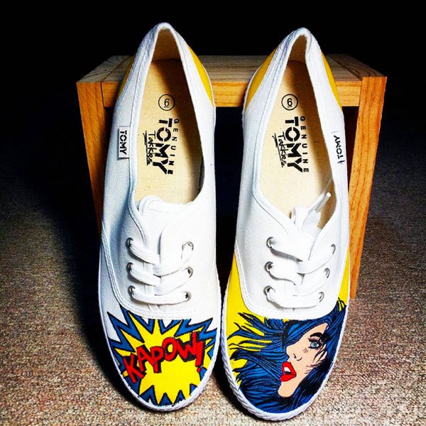 Τα λευκά πάνινα παπούτσια περνούν σε άλλη διάσταση -Γίνονται καμβάς Τέχνης [εικόνες] | iefimerida.gr 9