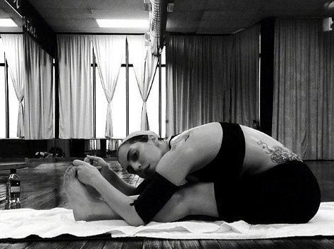 Τα «ανοίγματα» στη γιόγκα από σέξι διασημότητες που κάνουν έξαλλους τους γκουρού του είδους [εικόνες] | iefimerida.gr 8