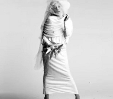 Η Lady Gaga το τολμά και αυτό: Ντύνεται νυφούλα! [εικόνες] | iefimerida.gr 1