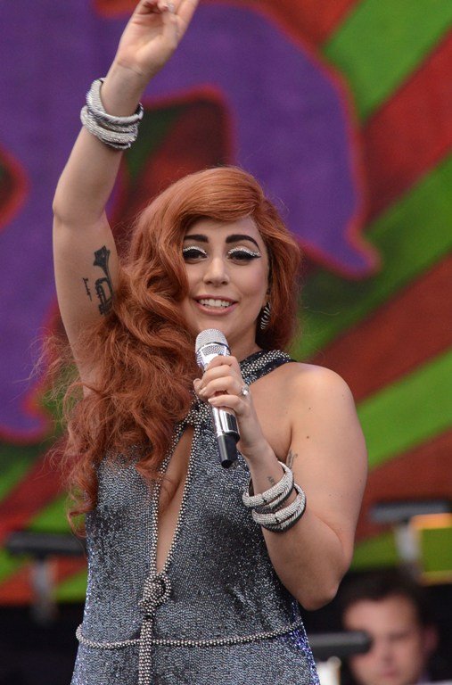 Μια άλλη Lady Gaga, με κιλά [εικόνες] | iefimerida.gr 2